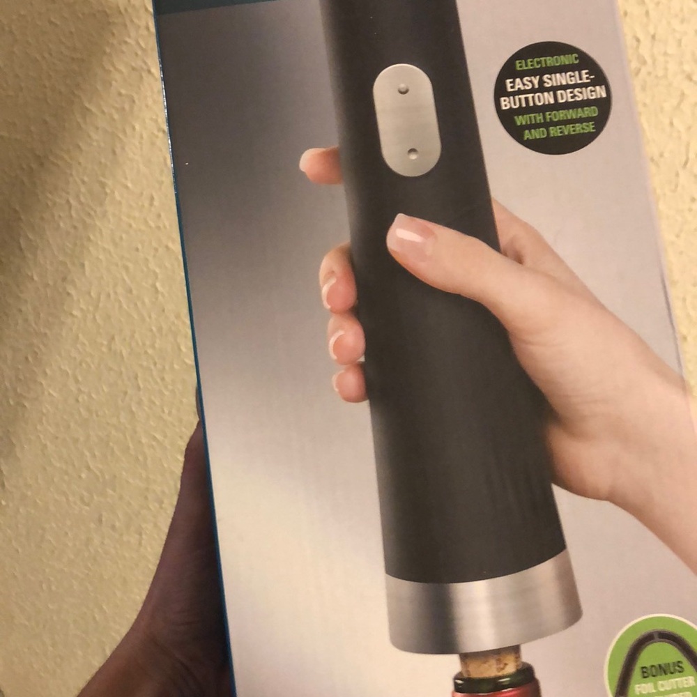 Automatic wine opener